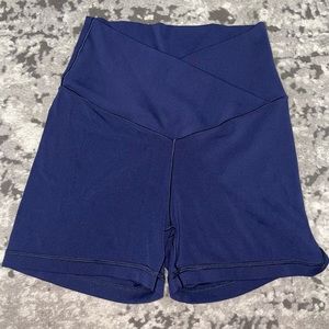 navy blue aerie crossover biker shorts size small